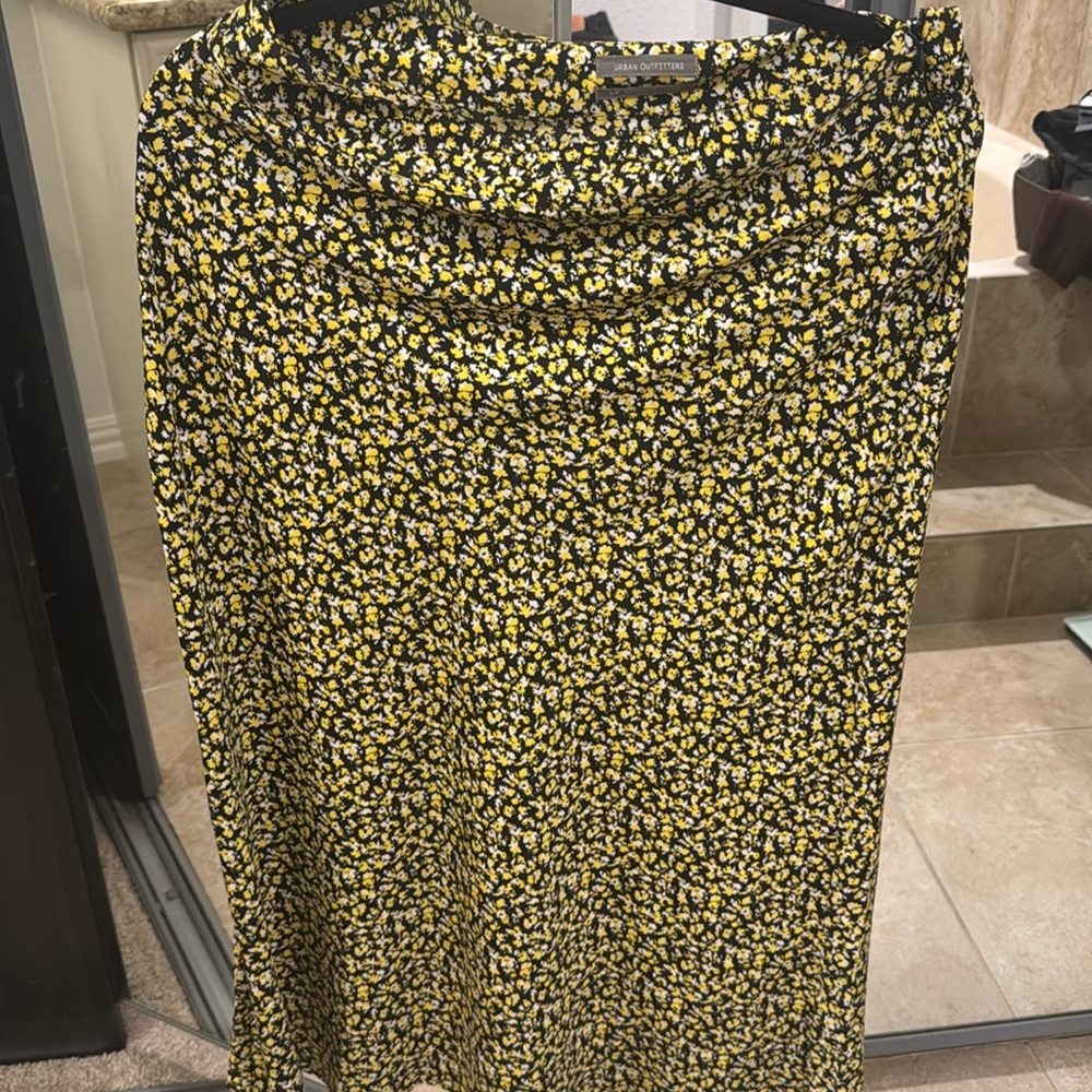 Midi skirt in black and yellow print